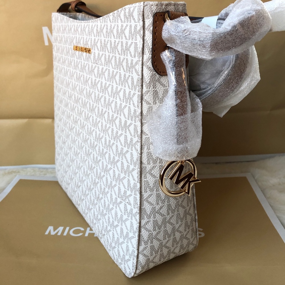 🌹❤️Michael Kors Crossbody /Messenger Vanila🌹❤️